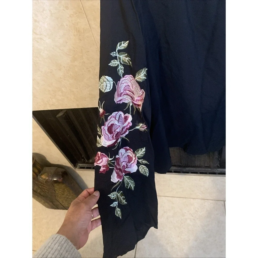 Neiman Marcus Women's Black Floral Roses Long Sleeve Blouse Size M